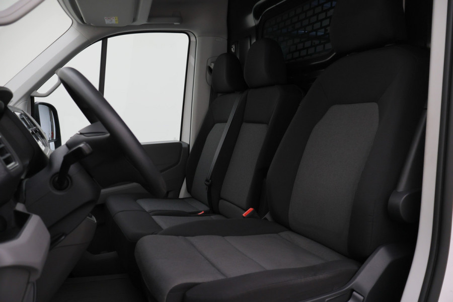 Volkswagen Crafter 35 2.0 TDI DSG L2H2 3-Zits, Camera, ACC, Apple Carplay, Airco, Luchtgeveerde Stoel, LED
