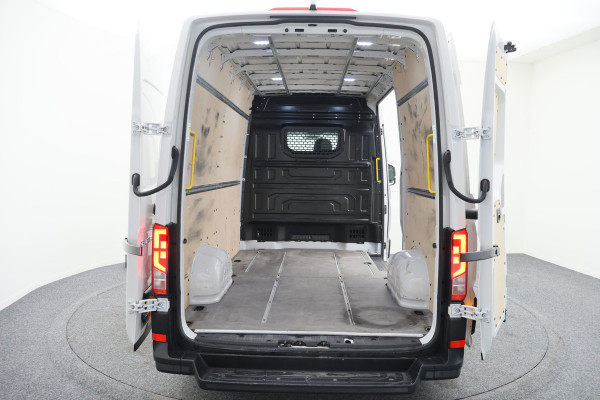 Volkswagen Crafter 35 2.0 TDI DSG L2H2 3-Zits, Camera, ACC, Apple Carplay, Airco, Luchtgeveerde Stoel, LED