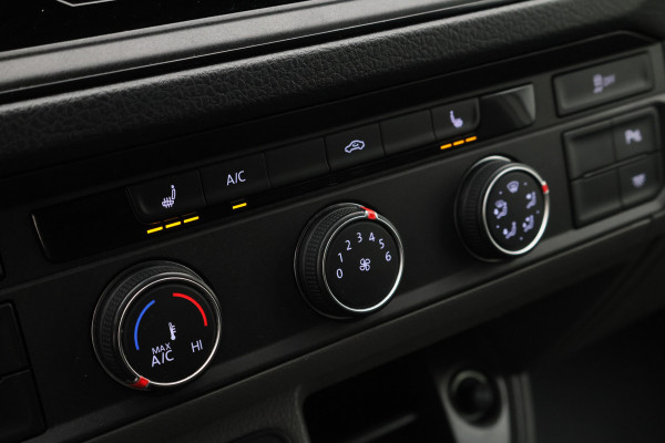 Volkswagen Crafter 35 2.0 TDI DSG L2H2 3-Zits, Camera, ACC, Apple Carplay, Airco, Luchtgeveerde Stoel, LED