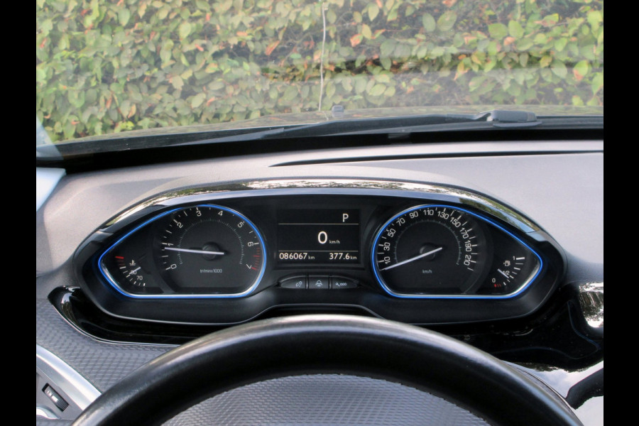 Peugeot 2008 1.2 PureTech Allure Automaat * Navi * Pano.dak *
