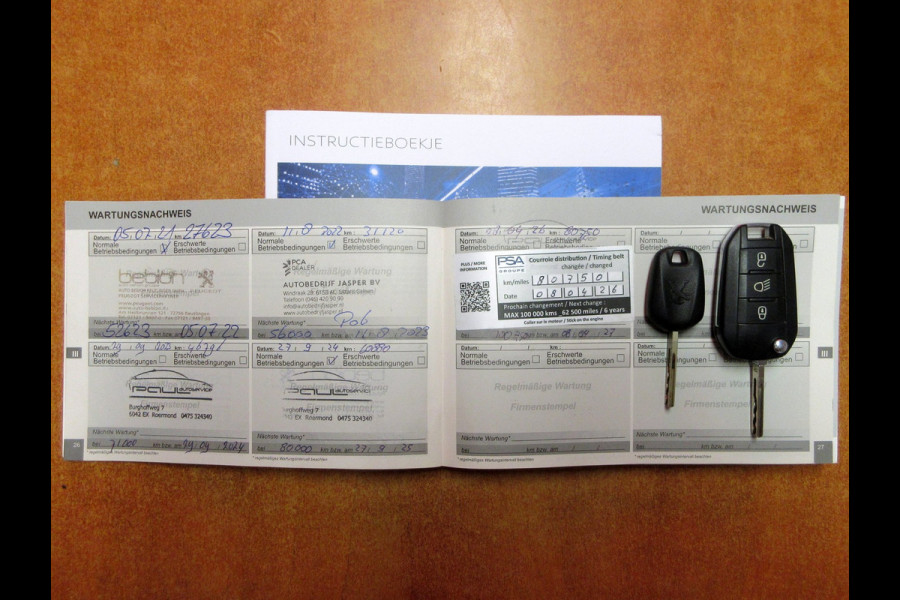 Peugeot 2008 1.2 PureTech Allure Automaat * Navi * Pano.dak *