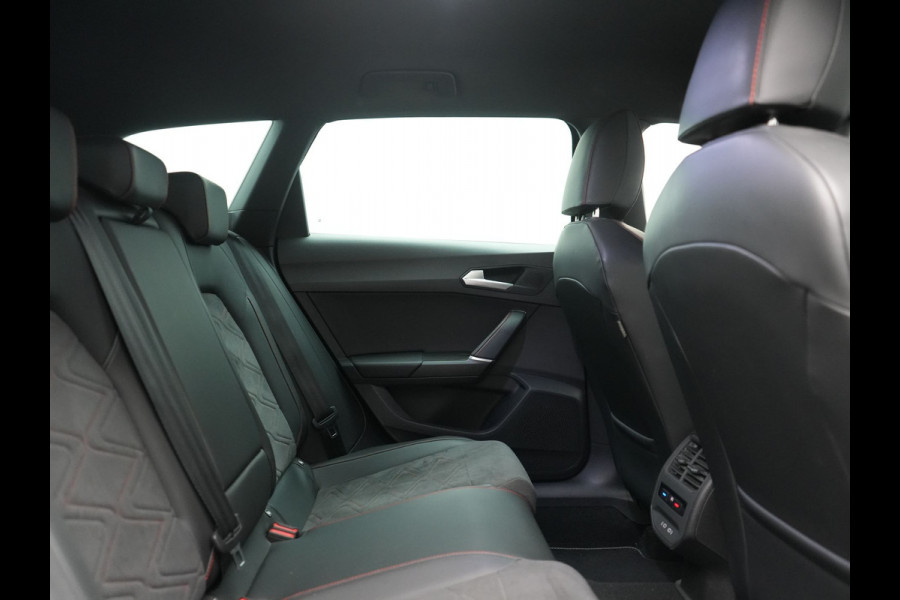 Seat Leon 1.4 TSI eHybrid FR PHEV 204pk Dealer O.H. | Adaptive Cruise | Camera | Alcantara Sportstoelen Memory & Verwarmd | Matrix LED | Adaptive Onderstel | Stuur Verwarmd | Sfeerverlichting | Apple Carplay | Navigatie | DAB | Plug In Hybrid |