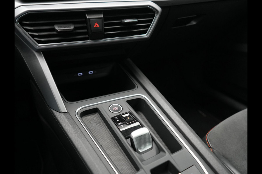 Seat Leon 1.4 TSI eHybrid FR PHEV 204pk Dealer O.H. | Adaptive Cruise | Camera | Alcantara Sportstoelen Memory & Verwarmd | Matrix LED | Adaptive Onderstel | Stuur Verwarmd | Sfeerverlichting | Apple Carplay | Navigatie | DAB | Plug In Hybrid |
