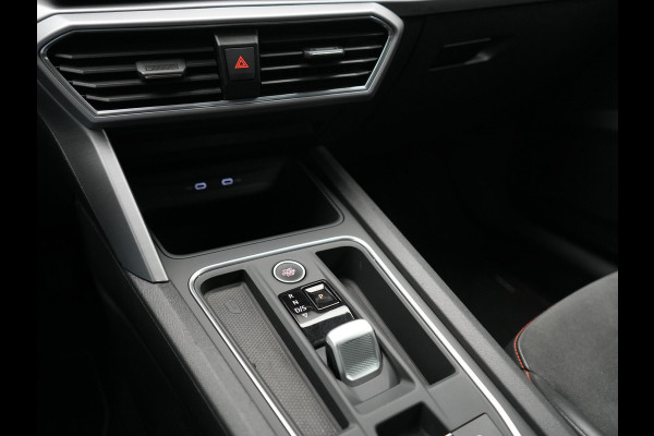 Seat Leon 1.4 TSI eHybrid FR PHEV 204pk Dealer O.H. | Adaptive Cruise | Camera | Alcantara Sportstoelen Memory & Verwarmd | Matrix LED | Adaptive Onderstel | Stuur Verwarmd | Sfeerverlichting | Apple Carplay | Navigatie | DAB | Plug In Hybrid |
