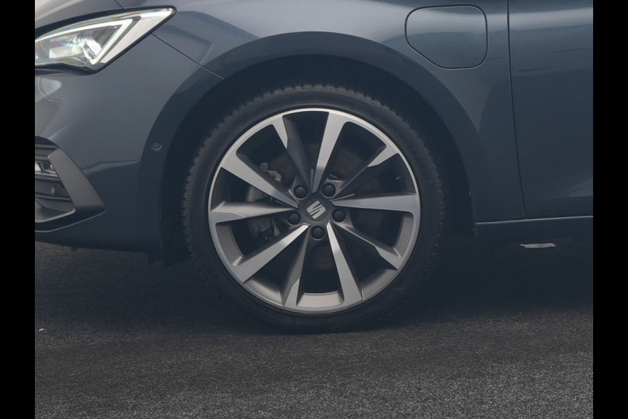 Seat Leon 1.4 TSI eHybrid FR PHEV 204pk Dealer O.H. | Adaptive Cruise | Camera | Alcantara Sportstoelen Memory & Verwarmd | Matrix LED | Adaptive Onderstel | Stuur Verwarmd | Sfeerverlichting | Apple Carplay | Navigatie | DAB | Plug In Hybrid |