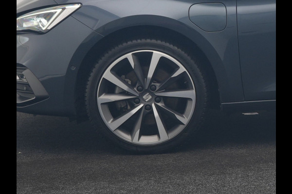 Seat Leon 1.4 TSI eHybrid FR PHEV 204pk Dealer O.H. | Adaptive Cruise | Camera | Alcantara Sportstoelen Memory & Verwarmd | Matrix LED | Adaptive Onderstel | Stuur Verwarmd | Sfeerverlichting | Apple Carplay | Navigatie | DAB | Plug In Hybrid |
