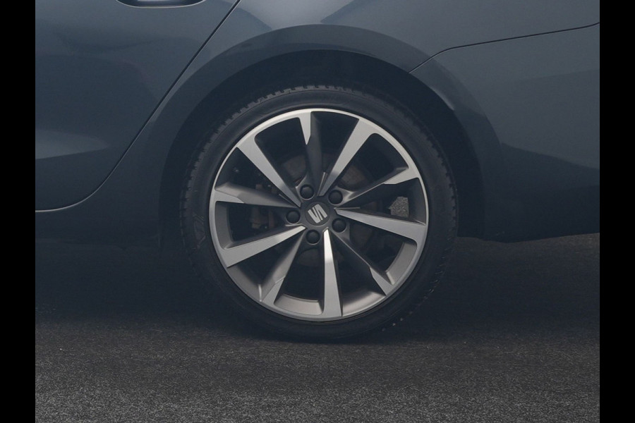 Seat Leon 1.4 TSI eHybrid FR PHEV 204pk Dealer O.H. | Adaptive Cruise | Camera | Alcantara Sportstoelen Memory & Verwarmd | Matrix LED | Adaptive Onderstel | Stuur Verwarmd | Sfeerverlichting | Apple Carplay | Navigatie | DAB | Plug In Hybrid |