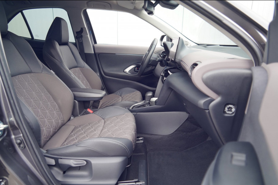 Toyota Yaris Cross 1.5 Hybrid Executive / 10dkm NAP / Head-Up / Navigatie / Camera / Stoelverw.