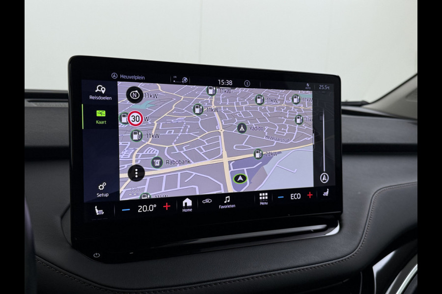 Škoda ENYAQ iV 80 204PK Leder Trekhaak Adap.Cruise Stoel+Stuurverwarming Camera 3-Zone Ecc Elek.Achterklep Keyless Apple Carplay Android Auto N Comfort plus-pakket  Assistentie Pakket Climate-pakket P-Assist Lmv Led Isofix Privacy Glas 1.000KG Trekgewicht 1e Eigenaar Origineel Nederlandse Auto