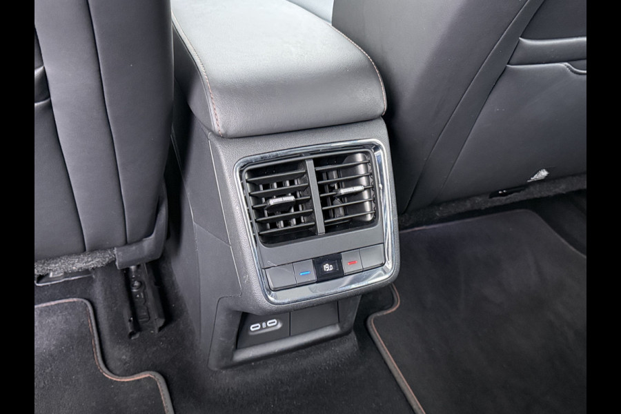 Škoda ENYAQ iV 80 204PK Leder Trekhaak Adap.Cruise Stoel+Stuurverwarming Camera 3-Zone Ecc Elek.Achterklep Keyless Apple Carplay Android Auto N Comfort plus-pakket  Assistentie Pakket Climate-pakket P-Assist Lmv Led Isofix Privacy Glas 1.000KG Trekgewicht 1e Eigenaar Origineel Nederlandse Auto