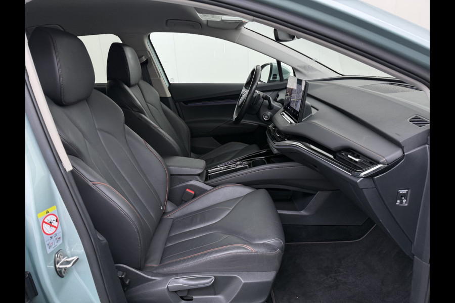 Škoda ENYAQ iV 80 204PK Leder Trekhaak Adap.Cruise Stoel+Stuurverwarming Camera 3-Zone Ecc Elek.Achterklep Keyless Apple Carplay Android Auto N Comfort plus-pakket  Assistentie Pakket Climate-pakket P-Assist Lmv Led Isofix Privacy Glas 1.000KG Trekgewicht 1e Eigenaar Origineel Nederlandse Auto