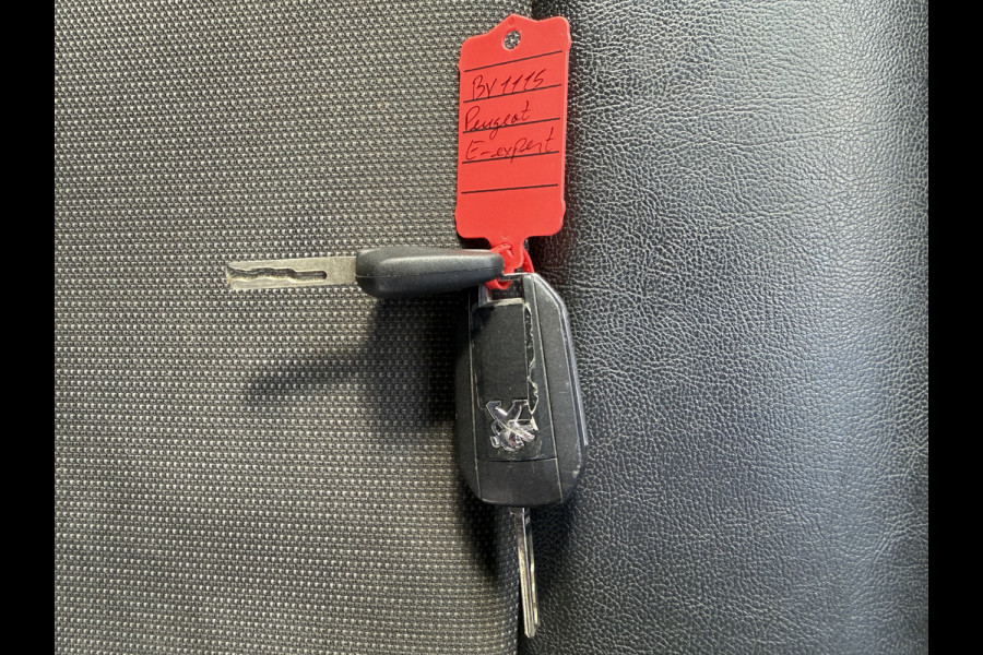 Peugeot e-Expert 75 kWh 136PK L2H1 330km WLTP 96.3% (SOH) Snelladen Climate Control Cruise Control Parkeersensoren Achter