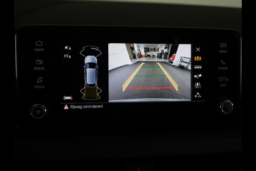 Škoda SCALA 1.0 TSI 115pk DSG-7 Monte Carlo | 18 inch | Adaptive Cruise Control | Panoramadak |