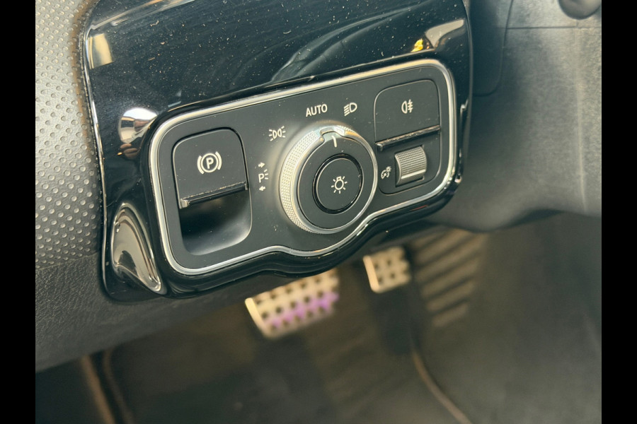 Mercedes-Benz A-Klasse AMG 35 4MATIC Premium Plus | Pano | Sfeer | Burmester | Camera | ACC | Nieuwstaat | Dealeronderhouden