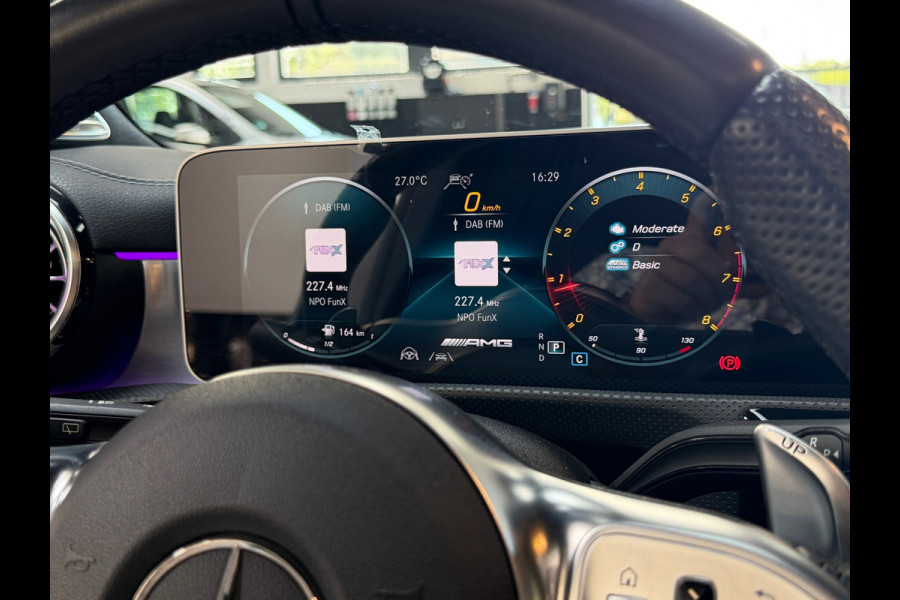 Mercedes-Benz A-Klasse AMG 35 4MATIC Premium Plus | Pano | Sfeer | Burmester | Camera | ACC | Nieuwstaat | Dealeronderhouden