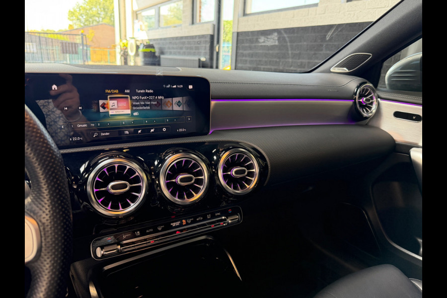 Mercedes-Benz A-Klasse AMG 35 4MATIC Premium Plus | Pano | Sfeer | Burmester | Camera | ACC | Nieuwstaat | Dealeronderhouden
