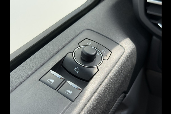 Ford E-Transit Custom 65 kWh 218PK Elektrisch 344km WLTP 2300kg Trekvermogen BEV Snelladen Stoelverwarming LED Cruise Control Camera Carplay Parkeersensoren v+a