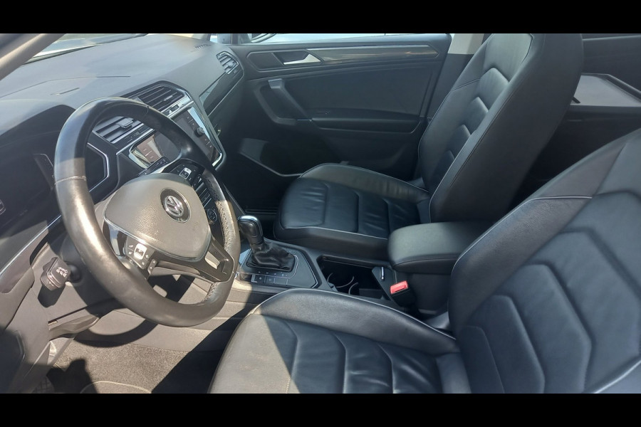 Volkswagen Tiguan Allspace 1.5 TSI PANO/19INCH-R-LINE/VIRTUAL/CARPLAY/KEYLESS/LEDER