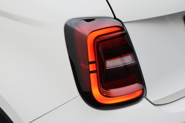Fiat 500E Icon 42 kWh SOH 95,6%, Virtual Cockpit, Apple Carplay, Lane Assist, Climate