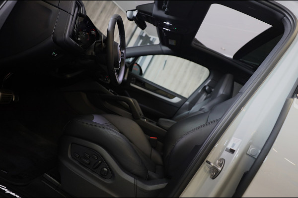 Porsche Cayenne 3.0 S E-Hybrid / 520 Pk / Head Up / 4W Sturing / Acc / Sport Design / Luchtvering / Sport Chrono / Open Pano / 22