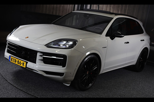 Porsche Cayenne 3.0 S E-Hybrid / 520 Pk / Head Up / 4W Sturing / Acc / Sport Design / Luchtvering / Sport Chrono / Open Pano / 22