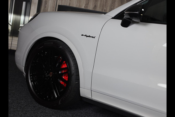 Porsche Cayenne 3.0 S E-Hybrid / 520 Pk / Head Up / 4W Sturing / Acc / Sport Design / Luchtvering / Sport Chrono / Open Pano / 22