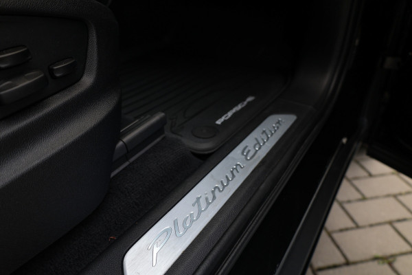 Porsche Cayenne Coupé 3.0 E-Hybrid Platinum Edition | NAP! | BTW | TECHART | FULL PPF! | PANO | STOELVENTILATIE | ACHTERASBESTURING |