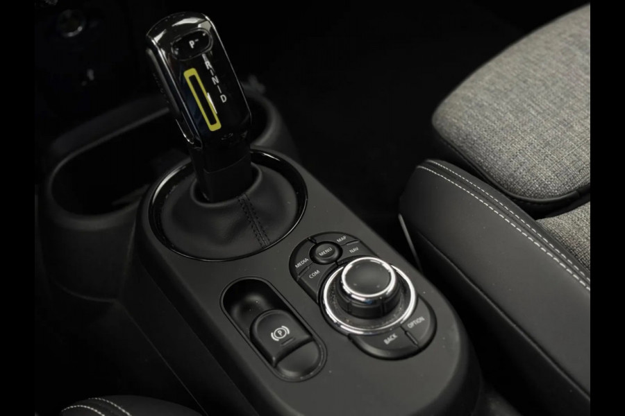 MINI Mini MINI Yours 33 kWh (NL-auto, 1e Eig, BTW, Camera, Carplay, Climate Con, Navi, Parkeersensor, Etc)