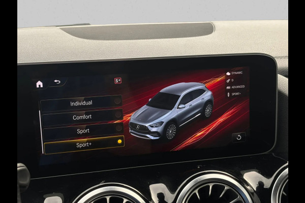 Mercedes-Benz GLA AMG 35 4MATIC (1e Eig, Dealer OndH, Panorama, SfeerV, Burmester, Head-up, Etc)