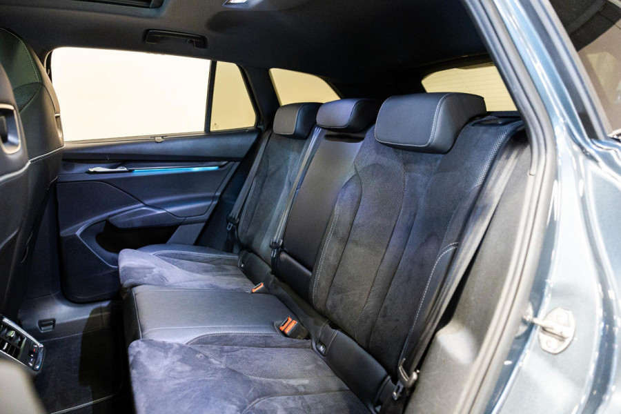 Škoda ENYAQ iV 60 Founders Edition Black Sportline / 179pk / Panorama dak / Achteruitrij camera / Memory stoelen /