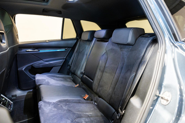 Škoda ENYAQ iV 60 Founders Edition Black Sportline / 179pk / Panorama dak / Achteruitrij camera / Memory stoelen /