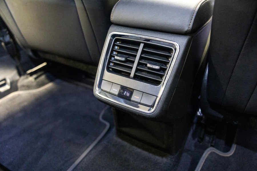 Škoda ENYAQ iV 80 SOH 94% / 204pk / Trekhaak / Dodehoek herkenning / Leder /
