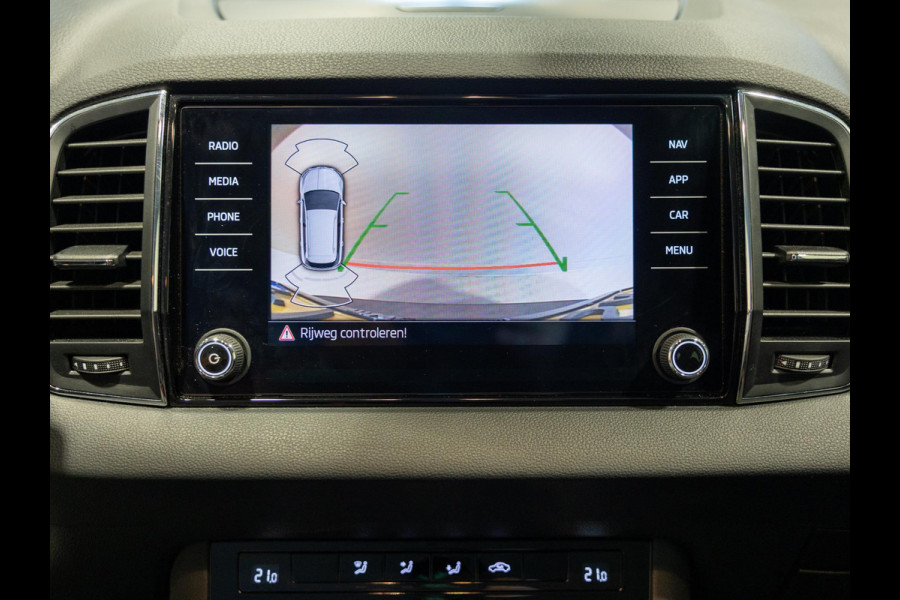 Škoda Karoq 1.5 TSI ACT Business Edition / 150pk / Achteruitrij camera / Adaptieve cruise control / Automatische klimaatregeling /