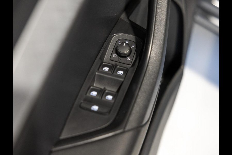 Škoda Karoq 1.5 TSI ACT Business Edition / 150pk / Achteruitrij camera / Adaptieve cruise control / Automatische klimaatregeling /