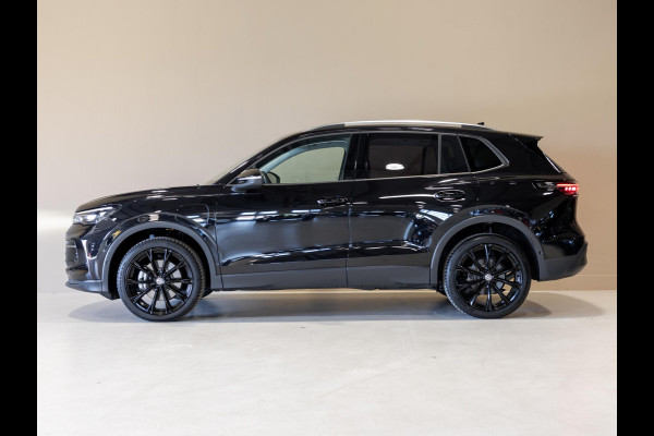 Volkswagen Tiguan 1.5 eHybrid Life Edition / 204pk / SoH 100% / Achteruitrij camera / Dodehoek herkenning / CarPlay /