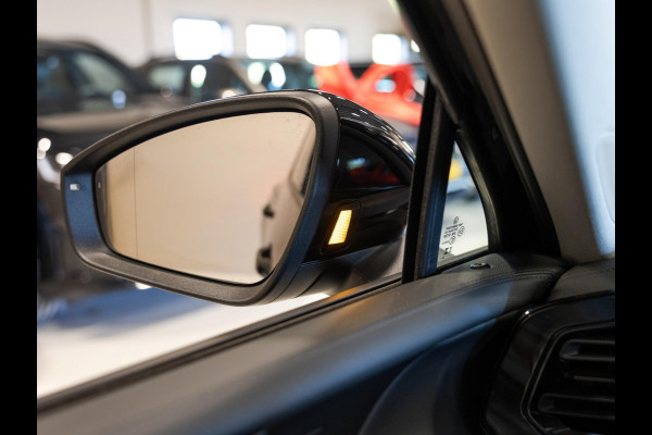 Volkswagen Tiguan 1.5 eHybrid Life Edition / 204pk / SoH 100% / Achteruitrij camera / Dodehoek herkenning / CarPlay /