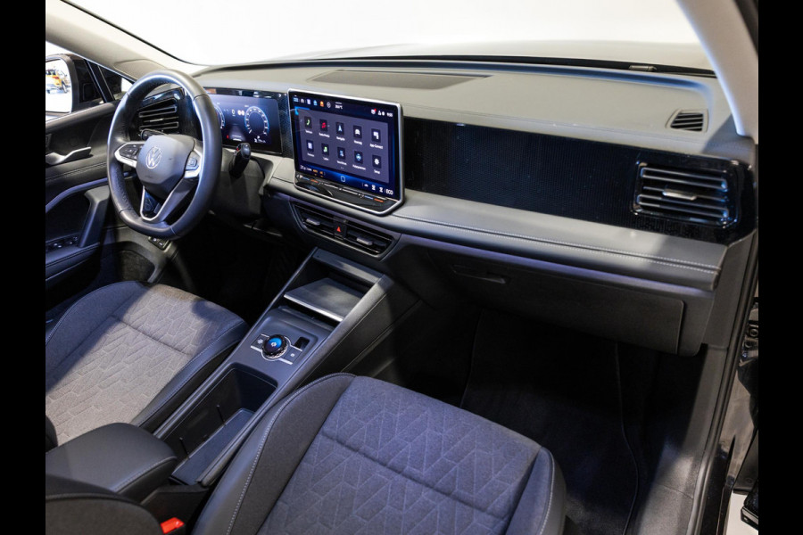 Volkswagen Tiguan 1.5 eHybrid Life Edition / 204pk / SoH 100% / Achteruitrij camera / Dodehoek herkenning / CarPlay /