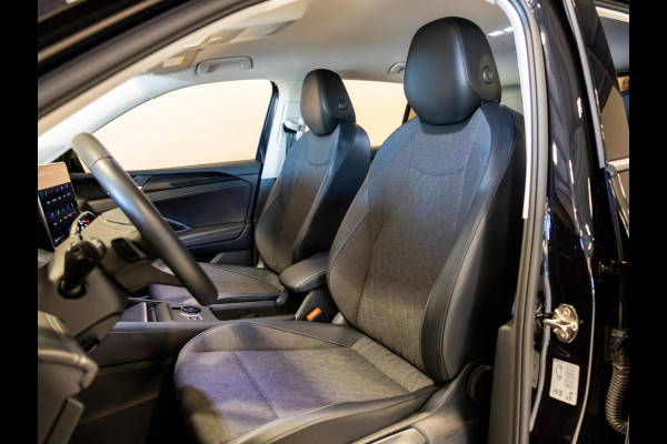 Volkswagen Tiguan 1.5 eHybrid Life Edition / 204pk / SoH 100% / Achteruitrij camera / Dodehoek herkenning / CarPlay /