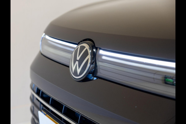 Volkswagen Tiguan 1.5 eHybrid Life Edition / 204pk / SoH 100% / Achteruitrij camera / Dodehoek herkenning / CarPlay /