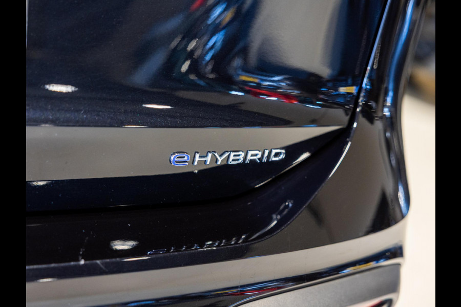Volkswagen Tiguan 1.5 eHybrid Life Edition / 204pk / SoH 100% / Achteruitrij camera / Dodehoek herkenning / CarPlay /