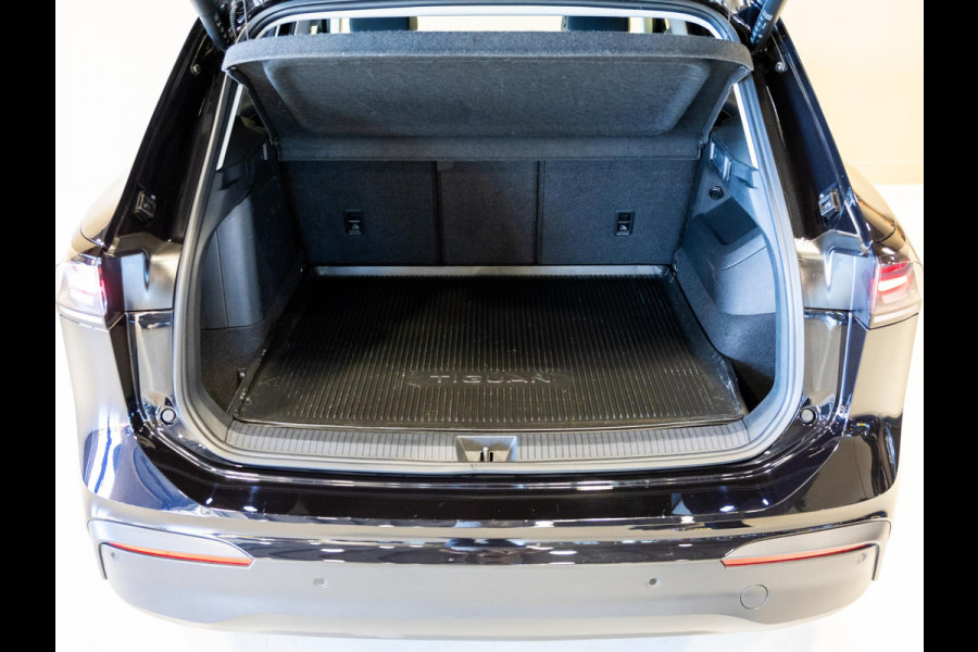 Volkswagen Tiguan 1.5 eHybrid Life Edition / 204pk / SoH 100% / Achteruitrij camera / Dodehoek herkenning / CarPlay /