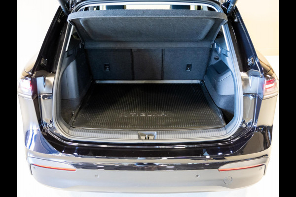 Volkswagen Tiguan 1.5 eHybrid Life Edition / 204pk / SoH 100% / Achteruitrij camera / Dodehoek herkenning / CarPlay /