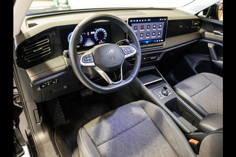 Volkswagen Tiguan 1.5 eHybrid Life Edition / 204pk / SoH 100% / Achteruitrij camera / Dodehoek herkenning / CarPlay /