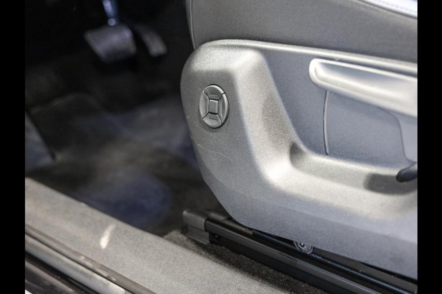 Volkswagen Tiguan 1.5 eHybrid Life Edition / 204pk / SoH 100% / Achteruitrij camera / Dodehoek herkenning / CarPlay /