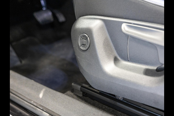 Volkswagen Tiguan 1.5 eHybrid Life Edition / 204pk / SoH 100% / Achteruitrij camera / Dodehoek herkenning / CarPlay /
