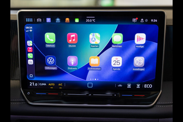 Volkswagen Tiguan 1.5 eHybrid Life Edition / 204pk / SoH 100% / Achteruitrij camera / Dodehoek herkenning / CarPlay /
