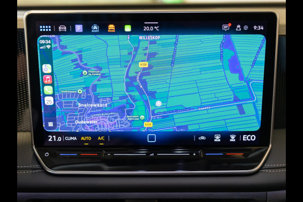 Volkswagen Tiguan 1.5 eHybrid Life Edition / 204pk / SoH 100% / Achteruitrij camera / Dodehoek herkenning / CarPlay /