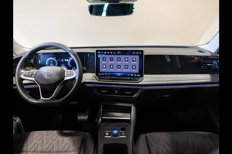 Volkswagen Tiguan 1.5 eHybrid Life Edition / 204pk / SoH 100% / Achteruitrij camera / Dodehoek herkenning / CarPlay /