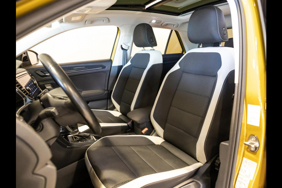 Volkswagen T-Roc 1.5 TSI Sport / 150pk / Panorama dak / Trekhaak / Achteruitrij camera /