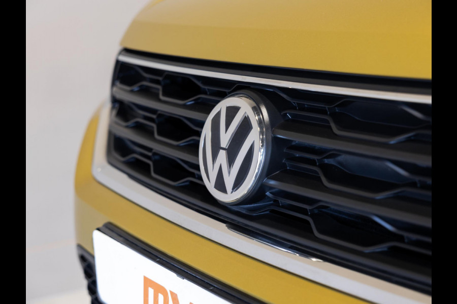Volkswagen T-Roc 1.5 TSI Sport / 150pk / Panorama dak / Trekhaak / Achteruitrij camera /